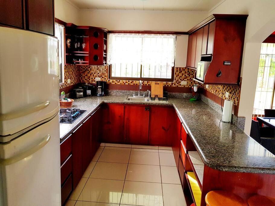 Elegant Villa In La Fortuna With Spacious Backyard Plus Very Private Pool & Parking Zewnętrze zdjęcie