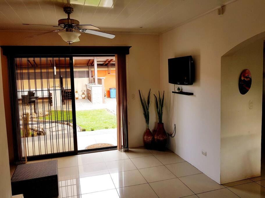 Elegant Villa In La Fortuna With Spacious Backyard Plus Very Private Pool & Parking Zewnętrze zdjęcie