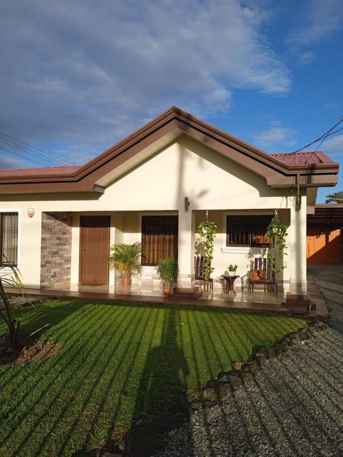 Elegant Villa In La Fortuna With Spacious Backyard Plus Very Private Pool & Parking Zewnętrze zdjęcie