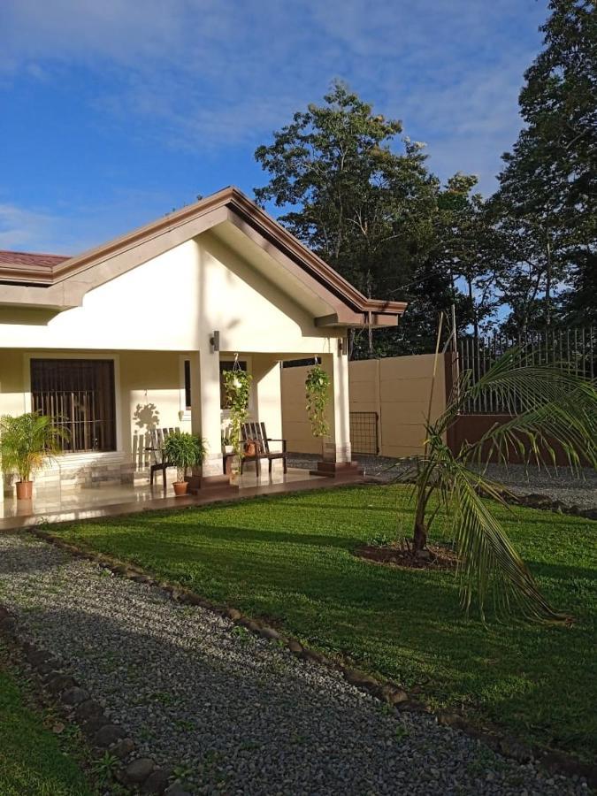Elegant Villa In La Fortuna With Spacious Backyard Plus Very Private Pool & Parking Zewnętrze zdjęcie