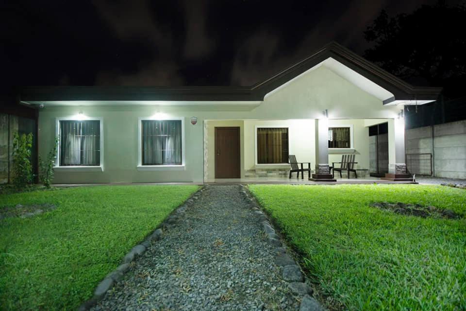 Elegant Villa In La Fortuna With Spacious Backyard Plus Very Private Pool & Parking Zewnętrze zdjęcie